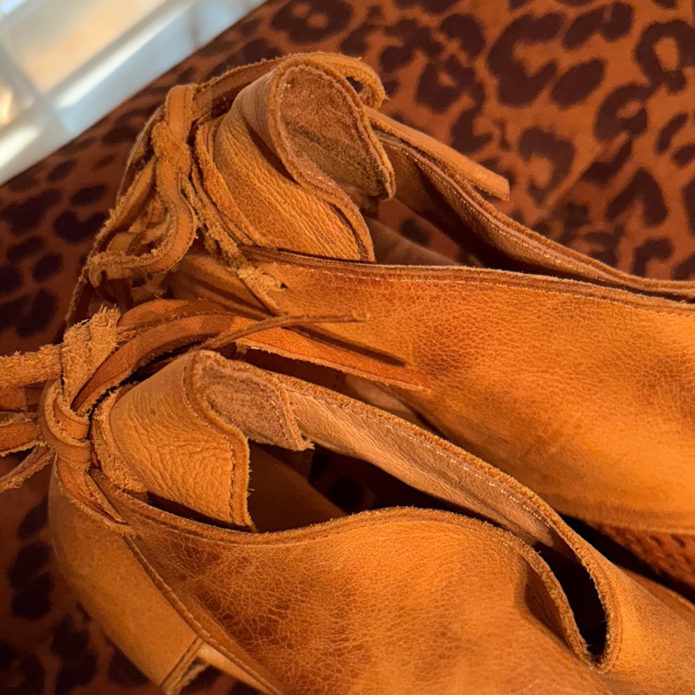 Free People Luggage Tan Leather w/Wood Platform Sandals - Picture 8 of 8